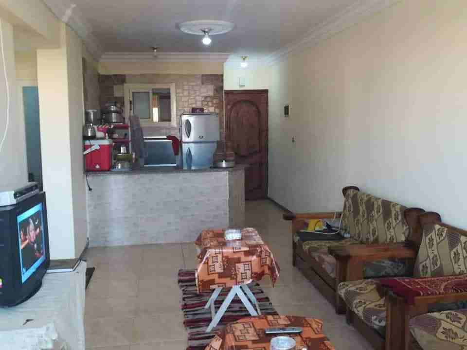لحظه من فضلك 
تعبت من الحر والزحمه نفسك تستمتع بوقتك نفسك في الهدوء نفسك تستمتع بلحظة الغروب 
الحل عندنا احجز شقتك الان
واستمتع بلحظة الغروب في شقه علي البحر مباشرة 
وقريبه من الكافيهات والمطاعم
مش كد...
