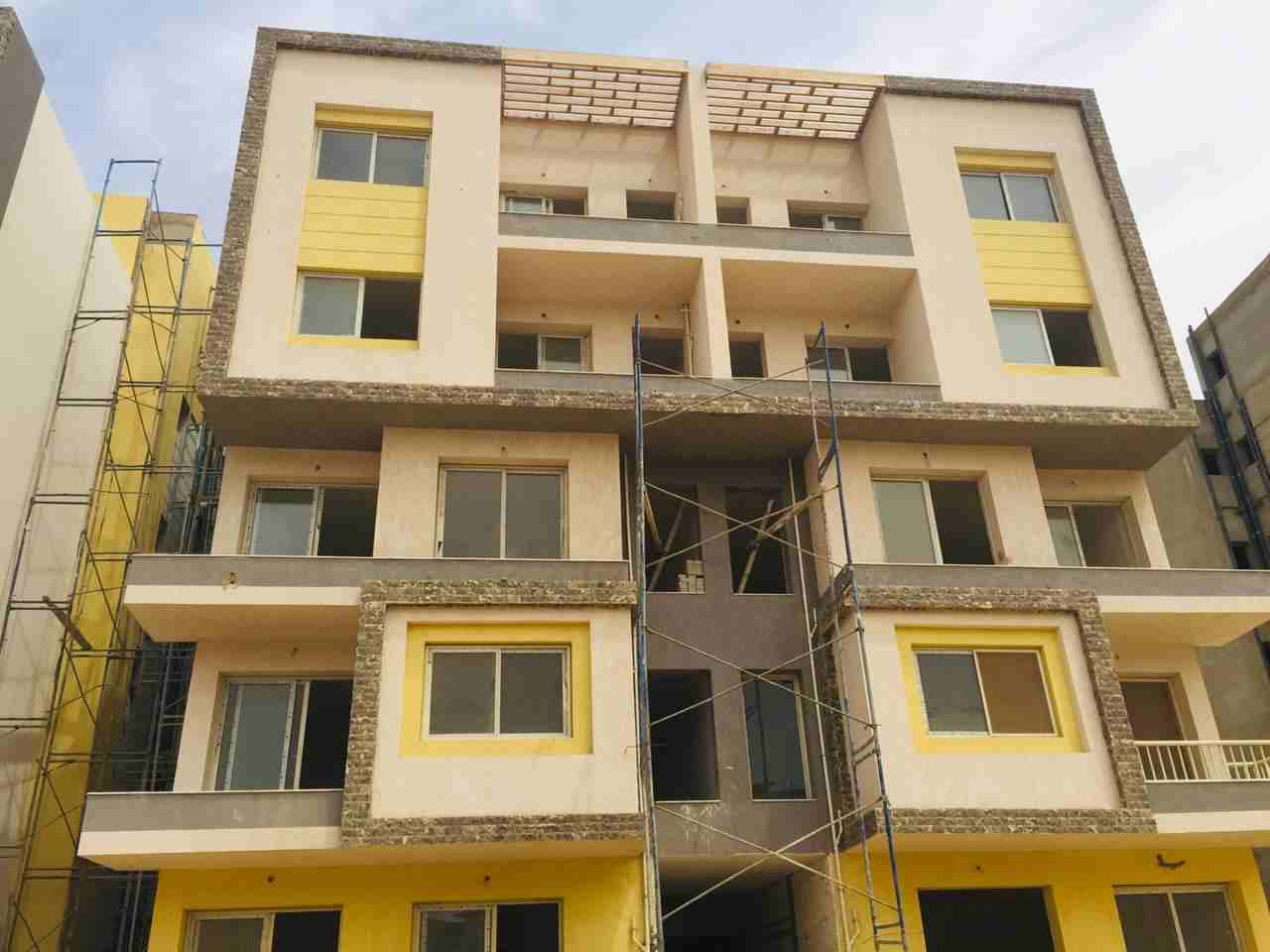 احجز وحدتك السكنية فى كمباوند الرياض Secon بمساحة 165م + رووف خاص 142 م للتمتع بالخصوصية و الهدوء.
طريقة السداد:  بتدفع مقدم  276 الف واقساط علي 5 سنوات  متساوية بدون فوائد.
الكمباوند يتميز من موقعه ا...