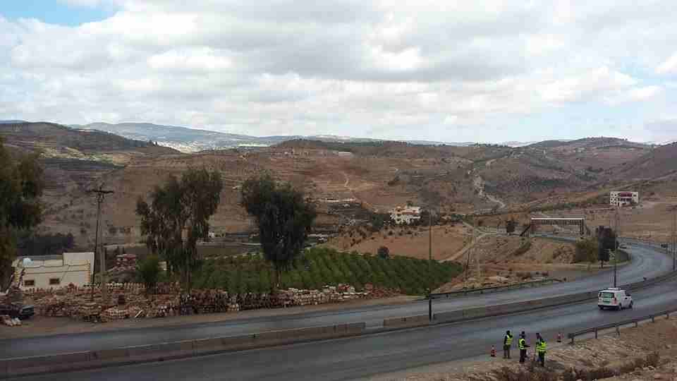 الأردن - عمان
أرأضي للبيع في جبة/ طريق عمان جرش - مقابل معصرة جبال جرش( على الشارع العام مباشرة)
القرية: جبة
حوض: الدقمسة
المساحات: 3.8 دنم إلى 3.9 دنم تقريباً
الموقع: جبة/ طريق عمان جرش - مقابل...