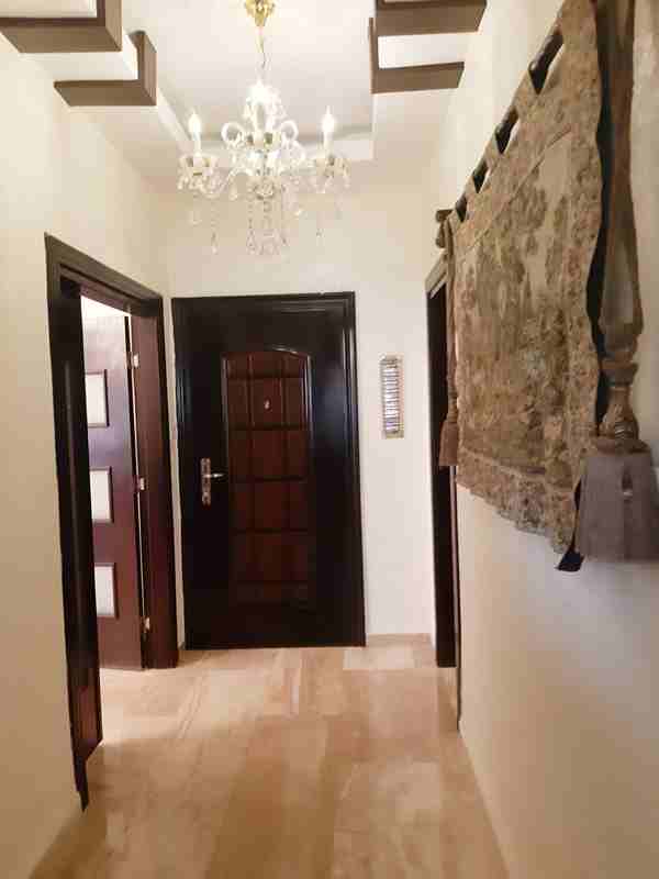 شقة للبيع فى أجمل المواقع تلاع العلى مطلة على خلدا 180م طابق أول فاخرة جدا بسعر مميز
تلاع العلى موقع رائع مميز مطلة على خلدا 180م طابق أول 3نوم 3حمام صالون سفرة معيشة مستقلة مطبخ فخم راكب غرفة خادمة...