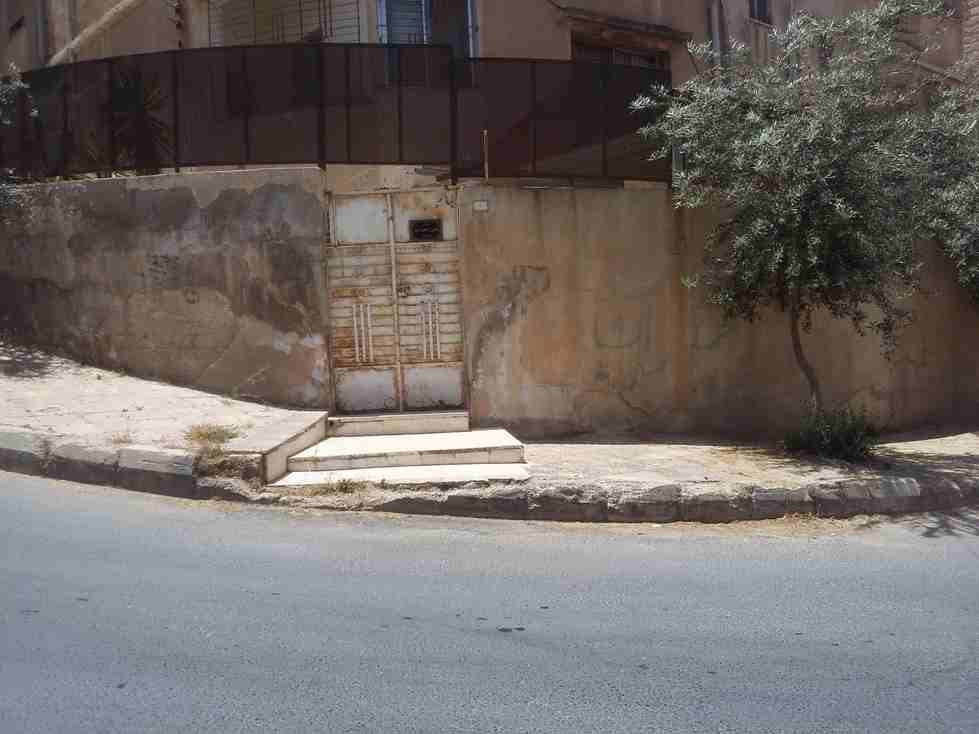 الأردن - عمان
قطعة ارض في الهاشمي الشمالي - قرب حديقة الأمير هاشم بن الحسين
القرية: النويجيس
حوض: خنيفسة
المساحة: 511م
**عليها بناء قديم مكون من 3 طوابق
الموقع: الهاشمي الشمالي - تبعد 280م عن حد...