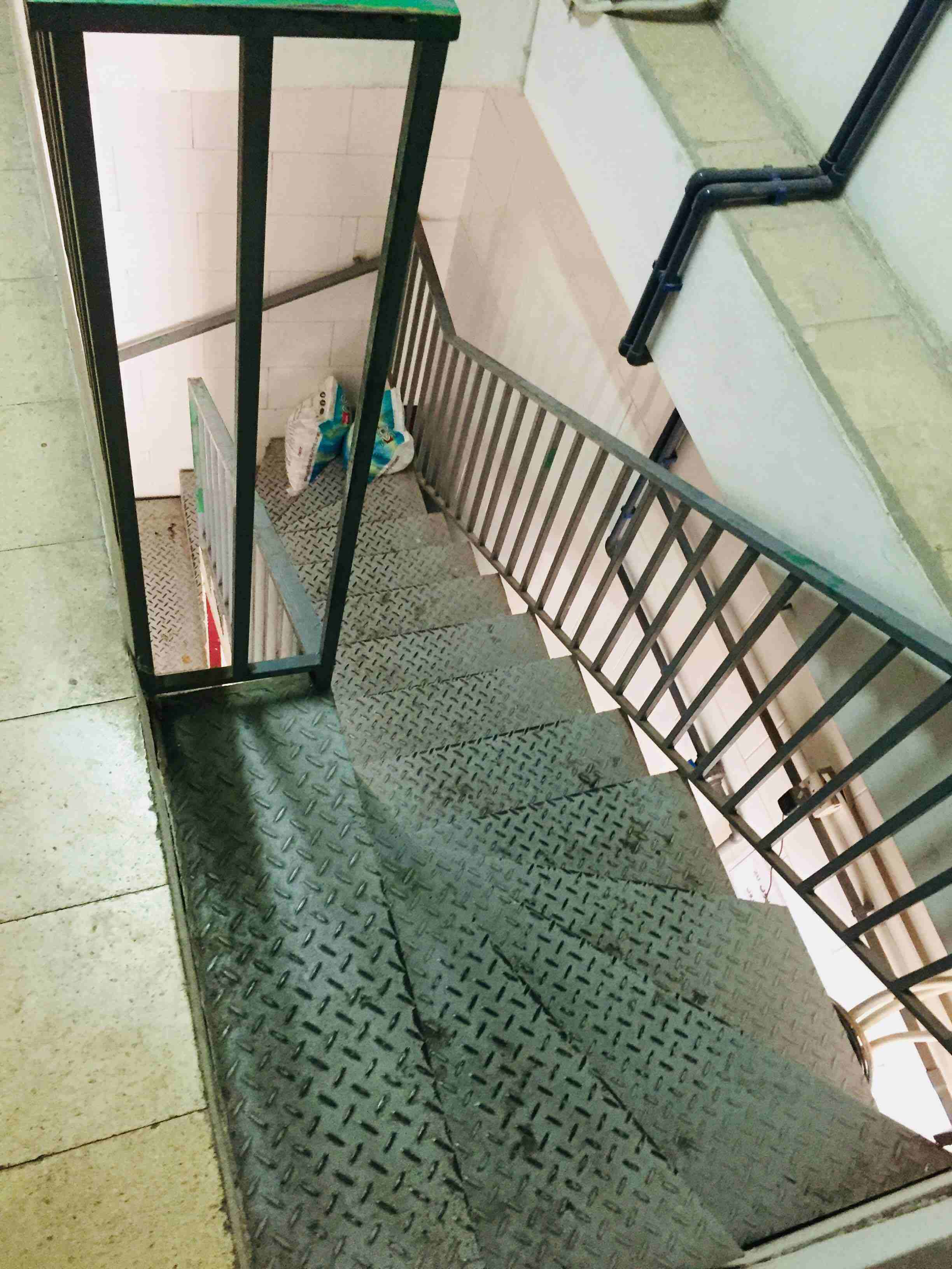 بسم الله الرحمن الرحيم
محطة تنقية مياه شوب في ضاحية الأمير راشد المحطة ماشاء الله عليها معها زباينها و لمحل عبارة عن طابقين ومكون من مطبخ و حمام صغير و غرفة استراحة المحل برسم البيع مع سيارة التوصيل...