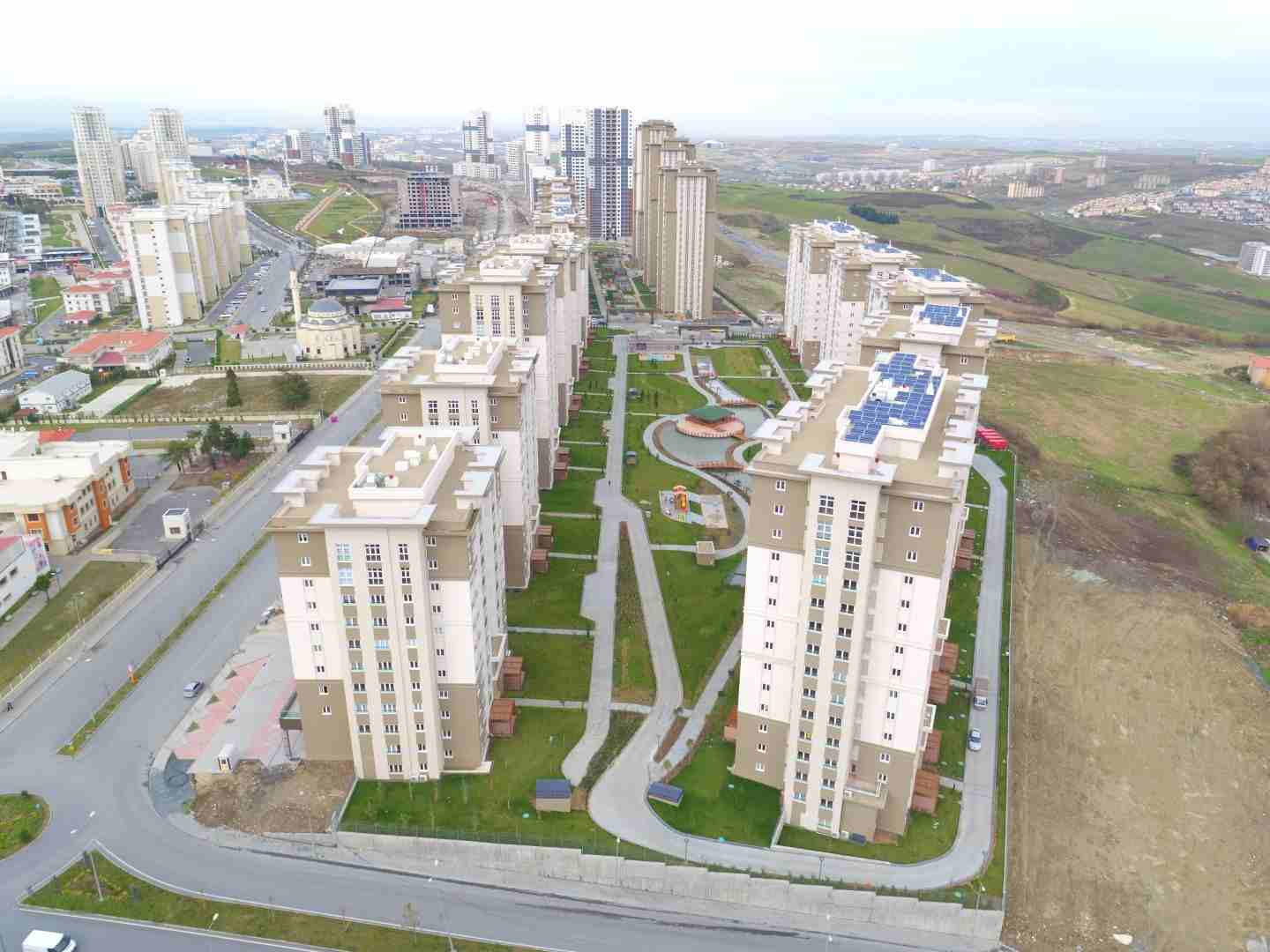 يتم بناء المشروع في 12 مبنى
على مساحة 41.000 متر مربع
على طريق Hadimkoy Hosdere في Istanbul Basaksehir Industrial Quarter.
يتضمن المشروع 1،095 مسكن و 81 وحدة تجارية.
يتكون المشروع من شقق 1 + 1 و...