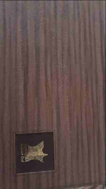 مجموعة عطر عود فاخر +بخور من نفس العود للبيع للاستفسار 0797915418