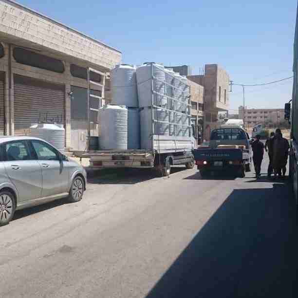 مصنع البوابة الذهبية لخزانات المياه البلاستيكية بأحجام مختلفة تتكون من طبقتين وثلاث طبقات مصنعة من مادة البولي ايثلين المعتمدة عالميا في صناعة خزانات مياه الشرب الطبقة الخارجية باللون الابيض لمنع امتص...