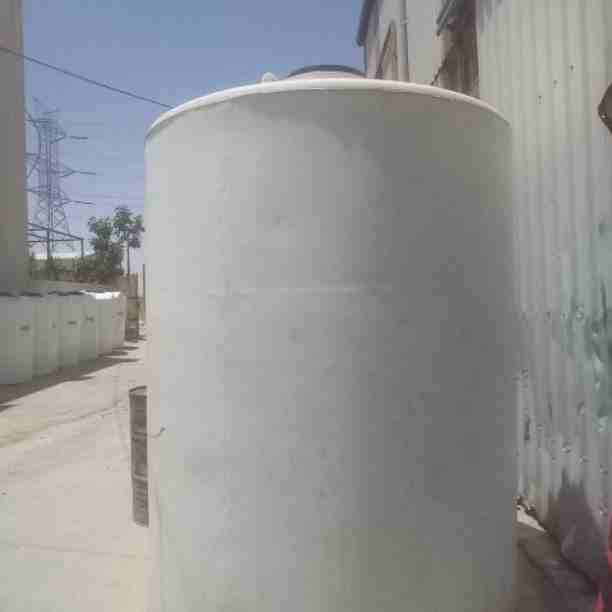 مصنع البوابة الذهبية لخزانات المياه البلاستيكية بأحجام مختلفة تتكون من طبقتين وثلاث طبقات مصنعة من مادة البولي ايثلين المعتمدة عالميا في صناعة خزانات مياه الشرب الطبقة الخارجية باللون الابيض لمنع امتص...