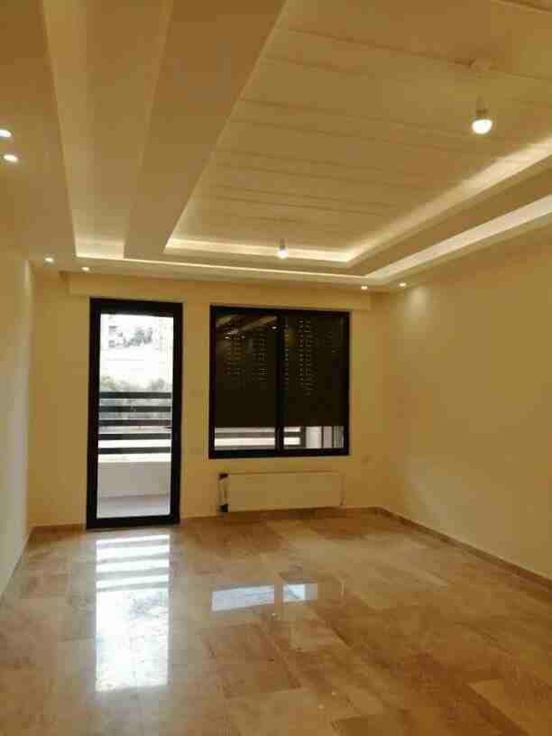 شقة للبيع 
منطقة ام نوارة 
مساحة 140 م
دفعة أولى 5000 دينار
اقسااااط شهرية مريحة
للاستفسار: 0795841307