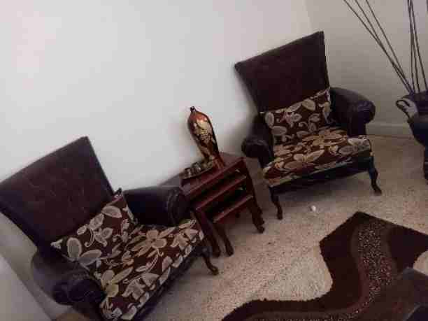 طقم كنبايات جلد ٧مقاعد مع سوفا تفصيل حاله ممتازه استعمال خفيف البيع لداعي السفر السعر قابل للتفاوض