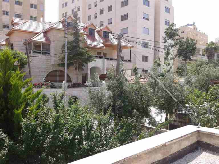 الأردن - عمان
قطعة ارض في صويلح/ شارع الجامعة - خلف مفروشات شهوان (عليها بناء قديم)
حوض: البياض
المساحة: 1141م
*عليها بناء قديم 3 طوابق
الموقع: شارع الجامعة - المنطقة الواقعة خلف مفروشات شهوان
و...