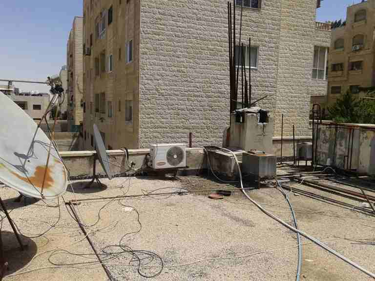 الأردن - عمان
قطعة ارض في صويلح/ شارع الجامعة - خلف مفروشات شهوان (عليها بناء قديم)
حوض: البياض
المساحة: 1141م
*عليها بناء قديم 3 طوابق
الموقع: شارع الجامعة - المنطقة الواقعة خلف مفروشات شهوان
و...