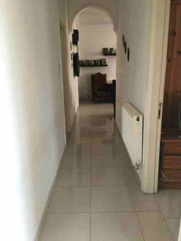 شقة للبيع 
منطقة ام نوارة 
مساحة 140 م
دفعه أولى 5000 دينار
اقساط شهرية مريحة
للاستفسار: 0795841307