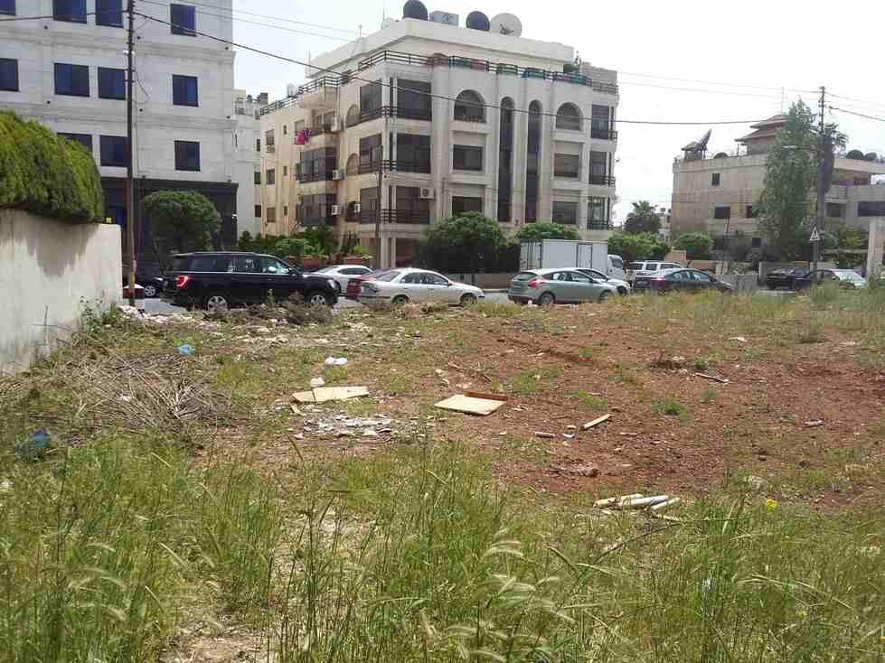 الأردن - عمان
قطعة ارض في الصويفية/ خلف افينيو مول - مقابل فندق ستراند
*ضمن أراضي غرب عمان
القرية: وادي السير
حوض: خربة الصويفية
المساحة: 917م
الموقع: قرب الدوار السادس/ خلف افينيو مول - مقابل ف...
