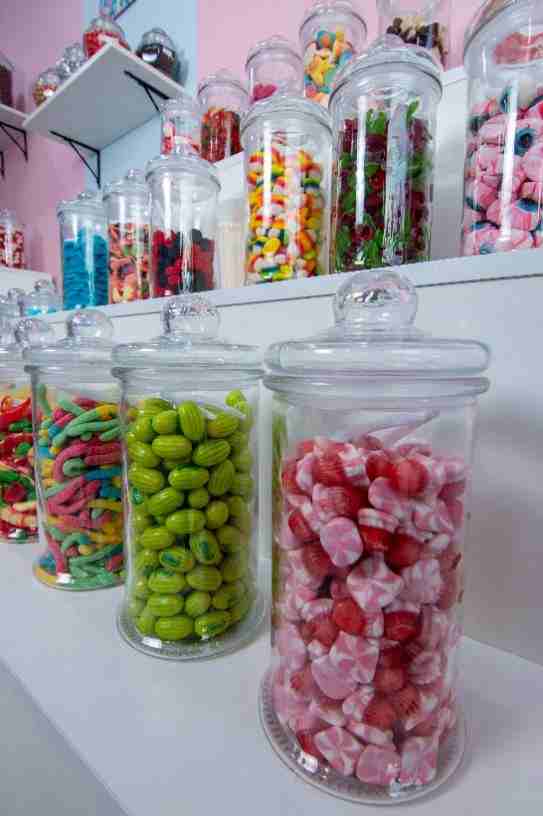 تم افتتاح محل sweet shop محل متخصص بالكاندي والدراجيه والشوكولاتة La Roshe والمطبقيات لجميع المناسبات 
السرو - مجمع حسن الطالب - بجانب بيتزا نابولي ومحل الالعاب باد بوي
كيلو الكاندي ب ٦ د فقط
اهلا وسه...