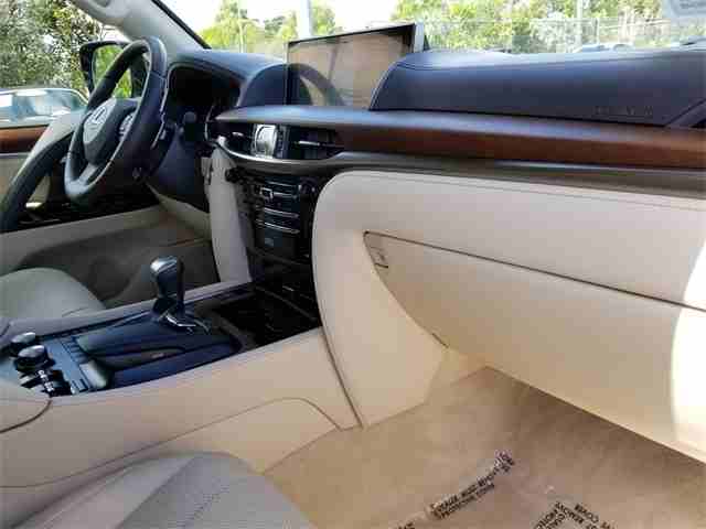 I am selling my neatly used 2017 Lexus lx 570, no accident and full option, expertly used, Gulf specification, The car is very efficient with low mileage. Interested buyer should Contact me ( and...