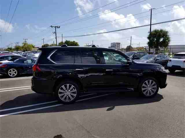 I am selling my neatly used 2017 Lexus lx 570, no accident and full option, expertly used, Gulf specification, The car is very efficient with low mileage. Interested buyer should Contact me ( and...