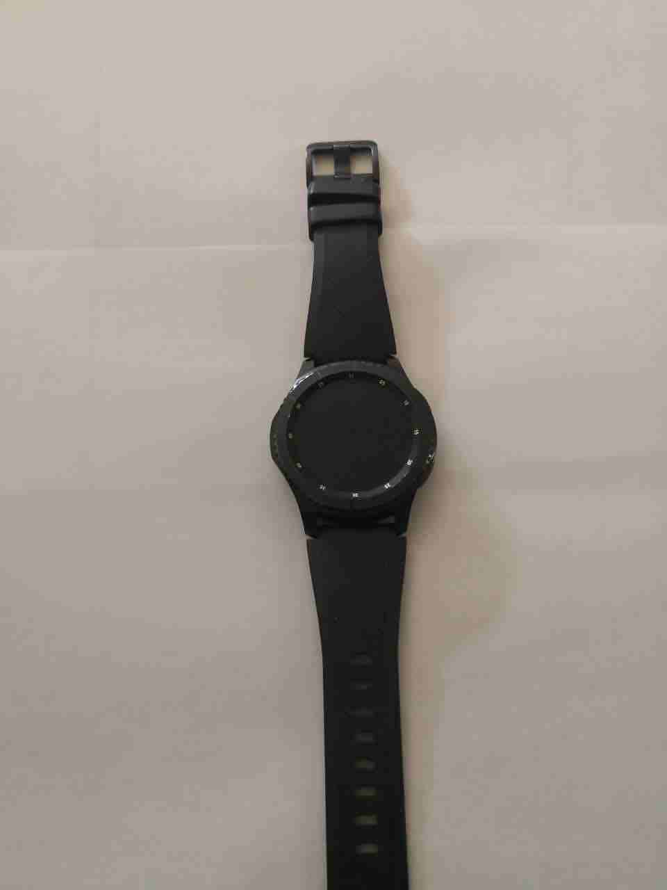 Samsung Gear S3 frontier 
بحالة الوكالة ولا يوجد فيها ولا خدش مع كامل اغراضها