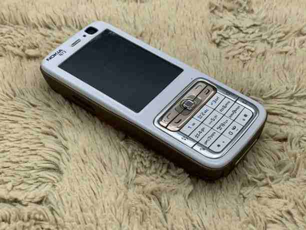 Nokia n73
 حاله ممتازه جدا كما موضح بالصور بالبطاريه والشاحن الأصلي فقط
متوفر توصيل للقاهره وشحن لجميع المحافظات