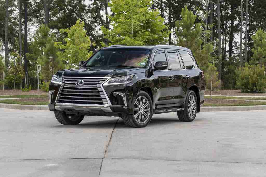 Lexus LX 570 SUV 2017 GCC is very clean like brand new with warranty,White 2017 model, This car has automatic transmission.GCC specs. 

CONTACT EMAIL: Mrharry1931@gmail.com
