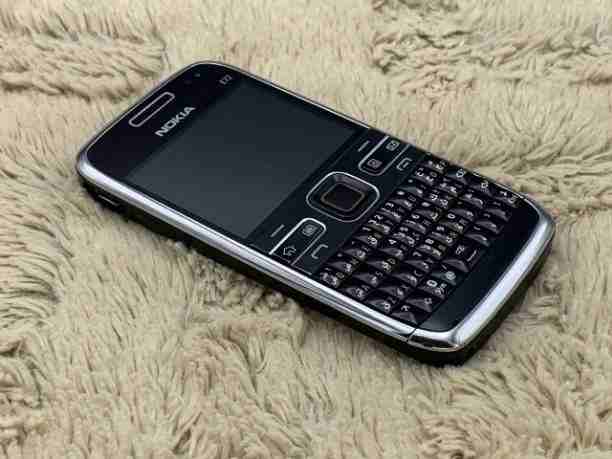 Nokia E72 
حاله ممتازه بالبطاريه والشاحن الاصلي فقط
 متوفر شحن محافظات