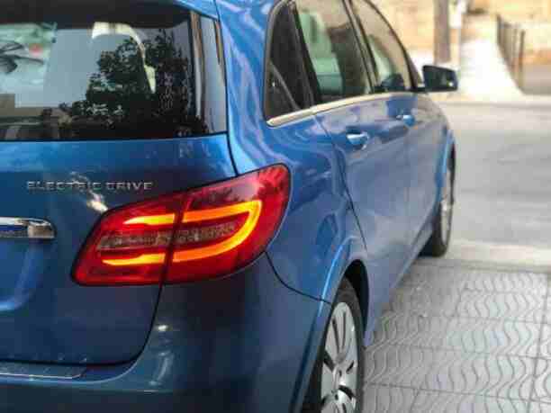 سيارة للبيع 
مرسيدس b250
موديل 2014 

فحص 7جيد 
للاستفسار :
0798671788فرح