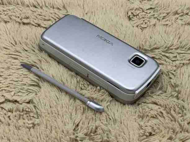 Nokia 5230
 حاله جيده جدا كما موضح بالصور 
الجهاز بعلبته الاصليه وجميع المشتملات
متوفر توصيل للقاهره و شحن محافظات