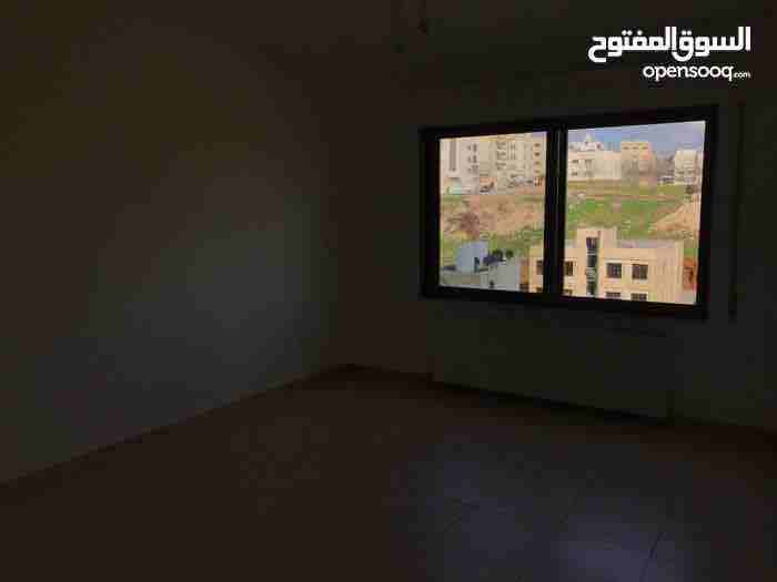 شقة للبيع - حي الكرسي عمان
شارع الحارث بن قيس
عمارة رقم 41
مساحة الشقة: 189 م2
.الشقة مكونة من 3 غرف نوم واحدة منهم ماستر - صالون - غرفة ضيوف - مطبخ راكب - ثلاث حمامات - غرفة خادمة - بلكونة واسعة...