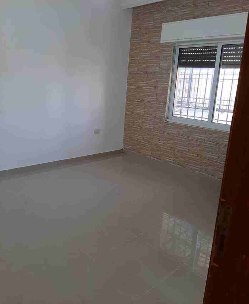 شقه في مرج الحمام
بجانب اسواق السلطان 
مساحه ١٨٧ م
للأستفسار اتصل على هاد الرقم
0798213266
اماني