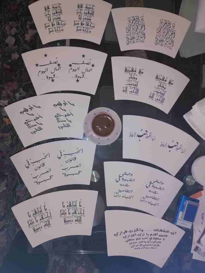 يتوفر لدينا اكواب ورقيه مطبوعه حسب الرغبة وطباعه الصور الشخصية