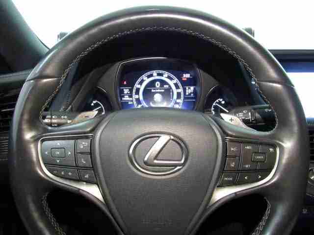 I want to sell my Neatly 2018 Lexus LS 500 Atomic Silver Good price Certified 2018 Lexus LS 500 Base Beautifully Maintained Interior Mileage: 14,686 Only. 18,000Usd 100% Excellent Condition Non smoker...