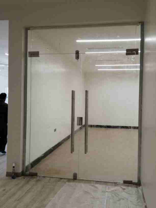 توريد وتركيب جميع اعمال الزجاج السكريت والمرايا والدرابزين فك ونقل وتعديل المكاتب والواجهات تنفيذ جميع مجالات ومشاريع الزجاج السكريت-شعارنا الدقه في العمل والمواعيد وانجاز العمل باسرع وقت بأذن الله