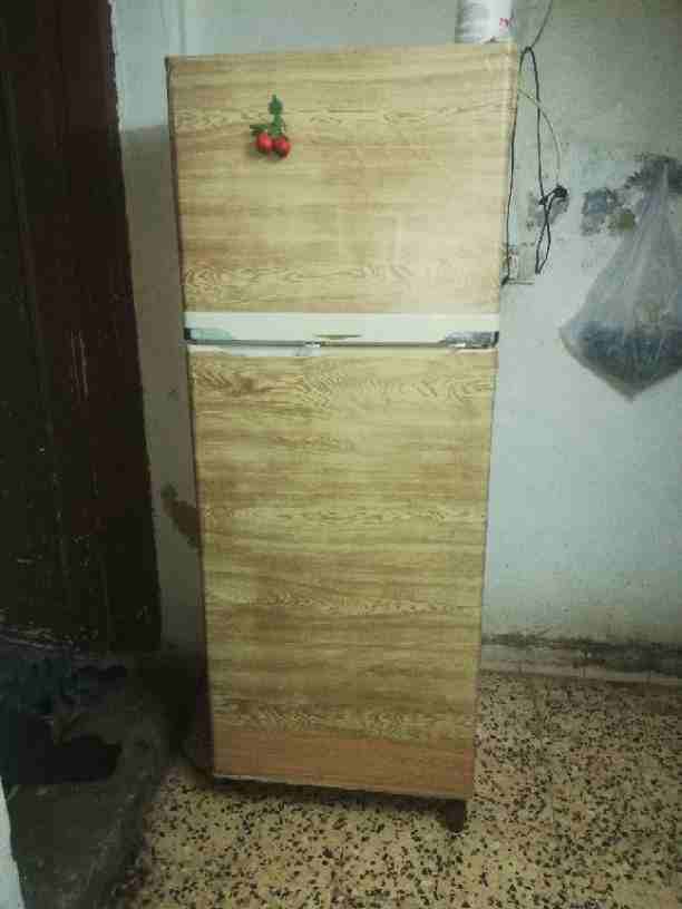 ثلاجه للبيع بسعر30دينار