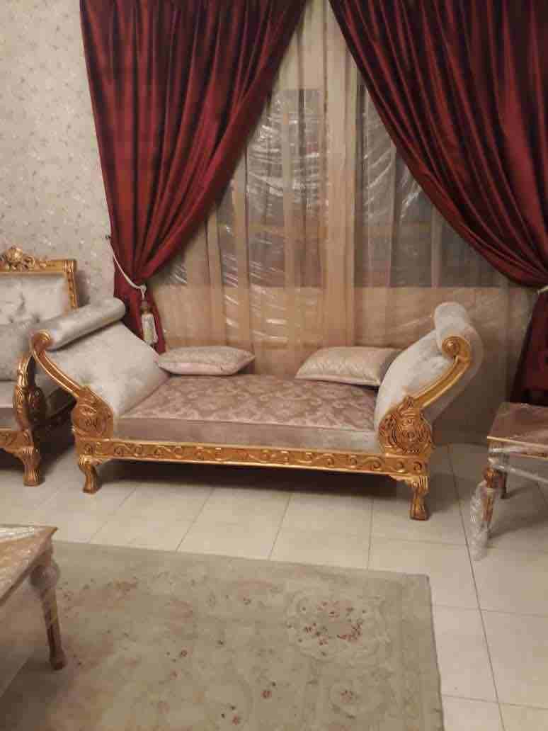 يوجود لدي طقم كنب جديد كلاسيكي تركي فخم جدا
يتسع ل ٩ اشخاص معه هدية ٣ طاولات
الطقم مكون من :
ثلاثية ١
ثنائية ٢
مفرد ٢
بالاضافة إلى الطاولات
الطقم جديد وخالي من العيوب واجمل بكثير على الواقع من الصو...