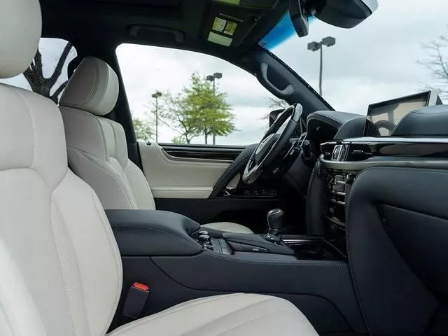 2020 model Lexus Lx 570 Super Sport Petrol Full Option
Automatic transmission, 8 cylinder engine, and beige interior. GCC specs . GCC import Suv . for sale in state of Bailleul france .
Ibrahim moh...