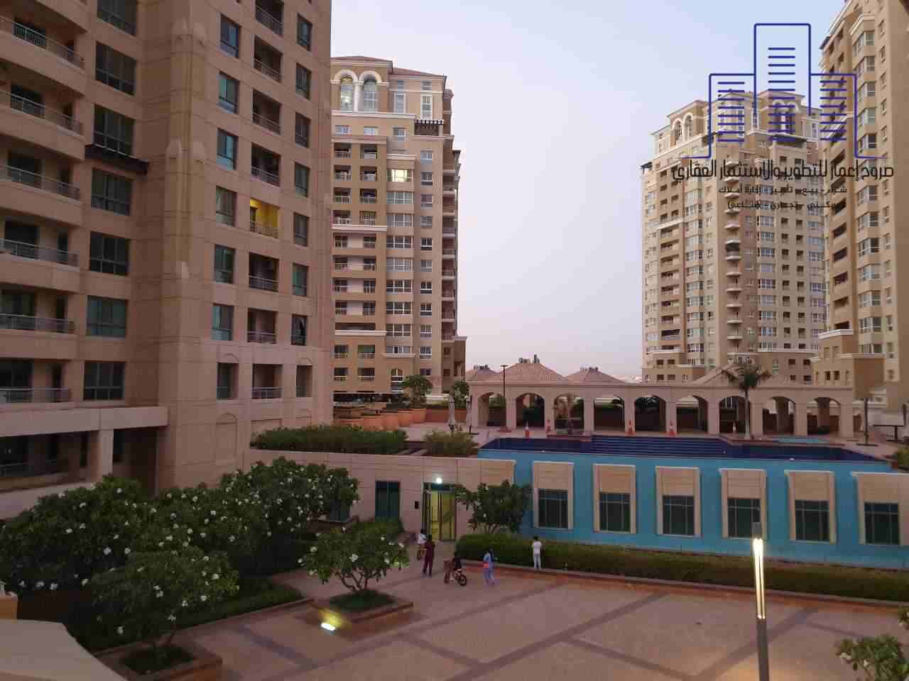 للايجار شقه مؤثثة بالكامل 
في ابراج اعمار سكوير جدة 
موقع رائع وسط جدة 
غرفتين وصاله و3 دورات مياة 
الصالون مطل 
يوجد تراس بمساحة ممتازة
مكان مميز لقضاء اجمل الاوقات 

تطل على المسبح ومرافق اعمار المم...
