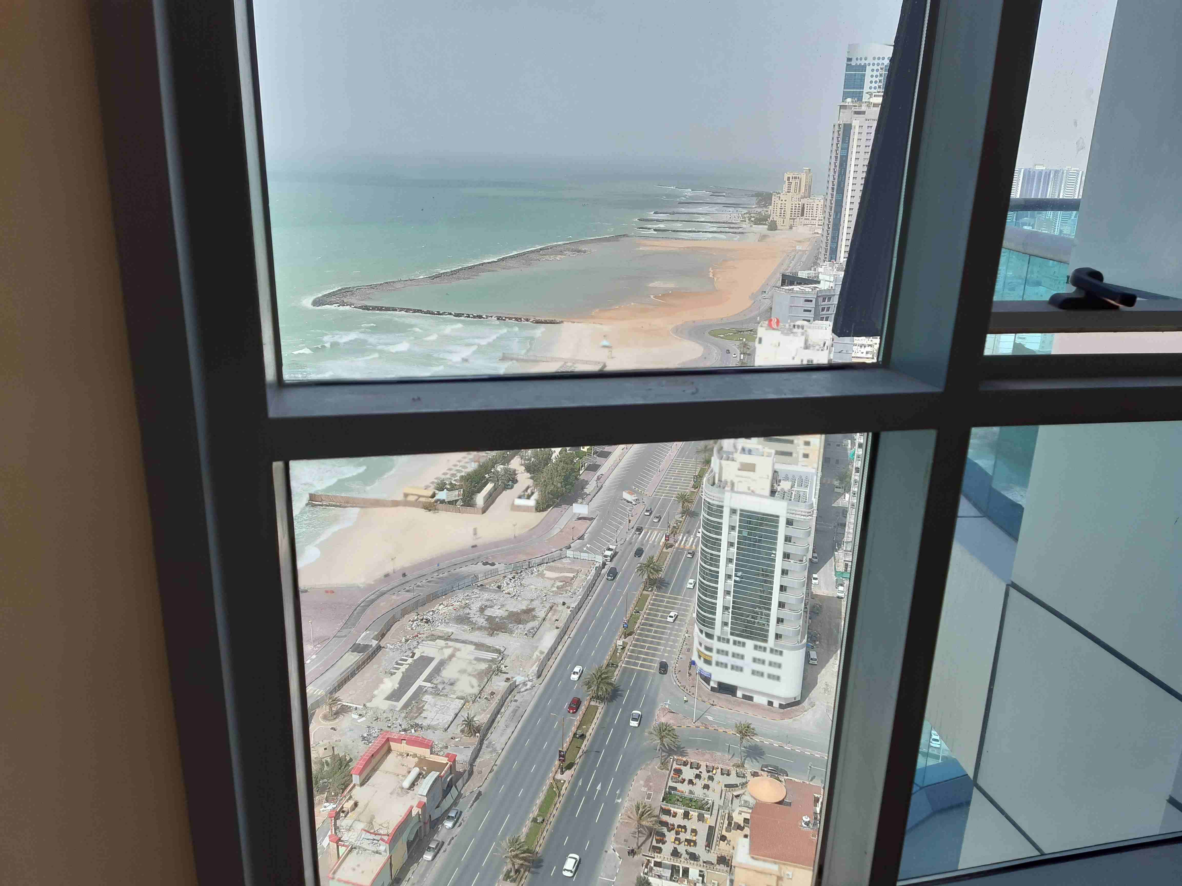 تمتع باجمل اطلاله على كورنبش عجمان
شقق سكنيه فاخره كامله التشطيبات والتسليم فوري مع اول دفعه
تملك غرفه وصاله –غرفتين وصاله – 3 غرف وصاله
مقدم 5% واقساط على 7 سنوات بدون فوائد
بدون عموله ,...