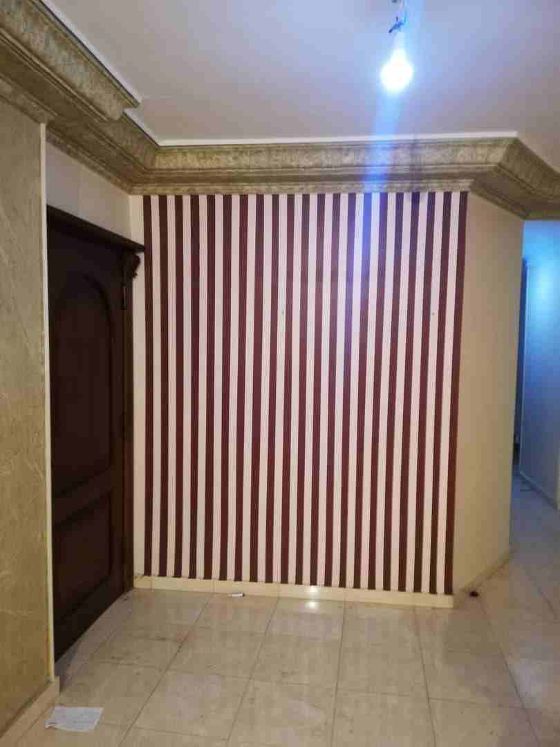 على بعد دقائق مشي من مول سان ستيفانوا - الإسكندرية
بمنطقة جناكليس- متفرع شارع مرتضى باشا
شقة 150 مترمربع - الدور العاشر- مصعد
مباني 2007- 3غرف (2مقفولين أرضيات خشب) واخرى مفتوحة.
2 حمام (ايدال استا...