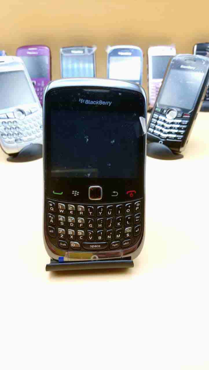 blackberry curve 9300 
جديد زيرو 
كي بورد انجليش فقط ويدعم اللغه ألعربيه 
مفتوح كل الشبكات 
وارد الخارج
 
مع إمكانيه التوصيل للقاهرة وشحن لجميع المحافظات

السعر 1500 جنيه