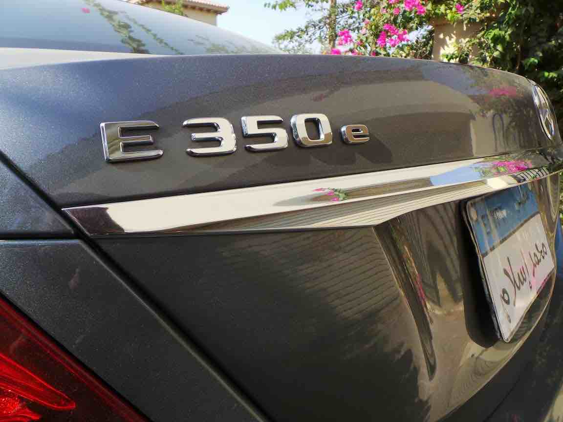benz e350e avantgarde 2018 hybrid
٢٠١٨
جراي ميتالك
فبريكه بالكامل
استيراد ألماني أول مالك
تم الصيانات الدورية بالتوكيل GAS جسر السويس
رخصه سنتين
ضمان ساري مرسيدس
متوفر صور عاليه الجوده داخل وخا...