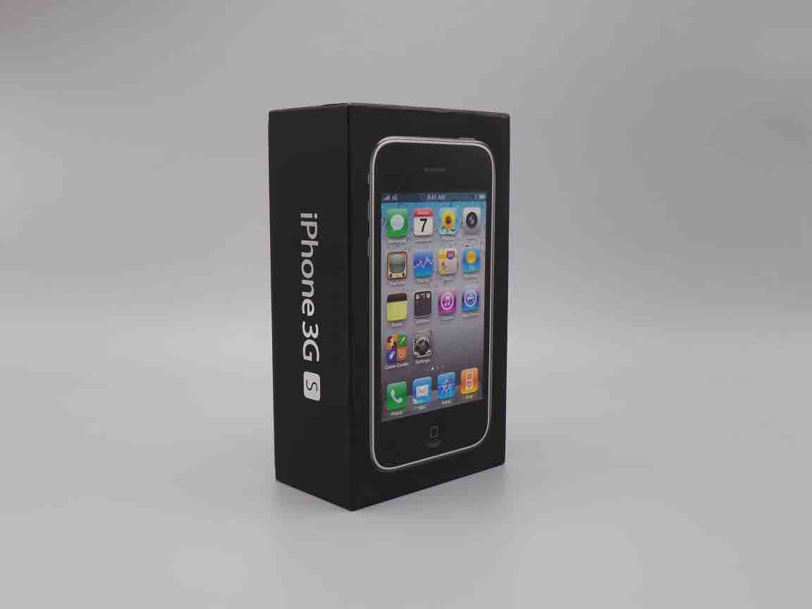 brand new
 iPhone 3GS 
8GB 
black never activate 
orange only 

لهواه التحف واجهزه الزمن الجميل موديل ٢٠٠٩ 

شغال اورنچ فقط
في اي فرع اورنچ بيتفك الشفرة لجميع الخطوط ب ٢٥٠ جنيه ٤ أيام عمل 

iPhone 3G...