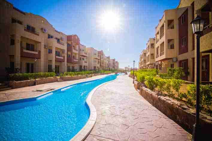 عروض لاسيرينا مبتنتهيش رجعنالك عرض الفرش ع شاليه 3 غرف 105م وكمان خصومات ع كل انظمه السداد
"""ادفع مقدم 79الف و امتلك شاليهك 105 م مكون من
غرفه (3نوم+1حمام+مطبخ+ريسيبشن+تراس)
بتسهيلات...
