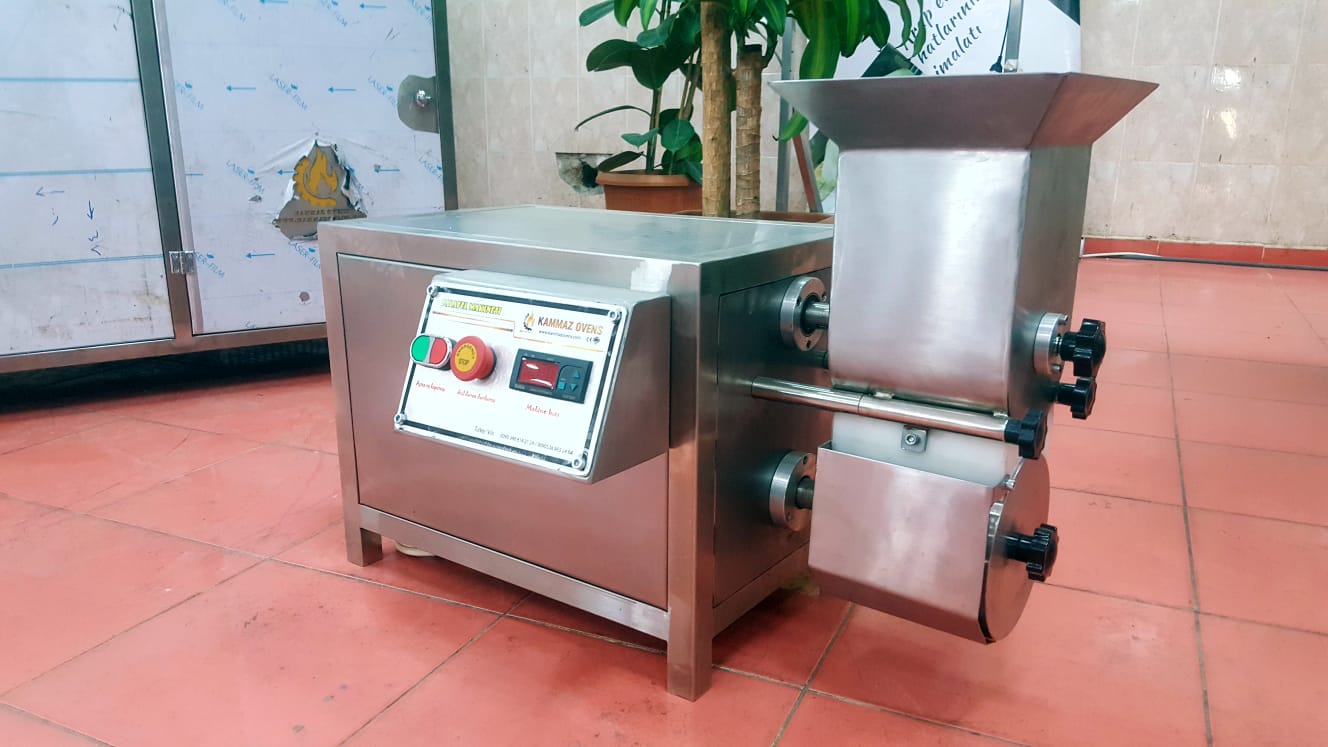 ماكينة الفلافل
Falafel making machine
•القدرة الإنتاجية 2500 قرص فلافل في الساعة
•مصنوعة بالكامل من مادة الستانلس ستيل
•الرأس المتحرك مصنوع من مادة الستانلس ستيل
•سهولة فك الرأس ا...