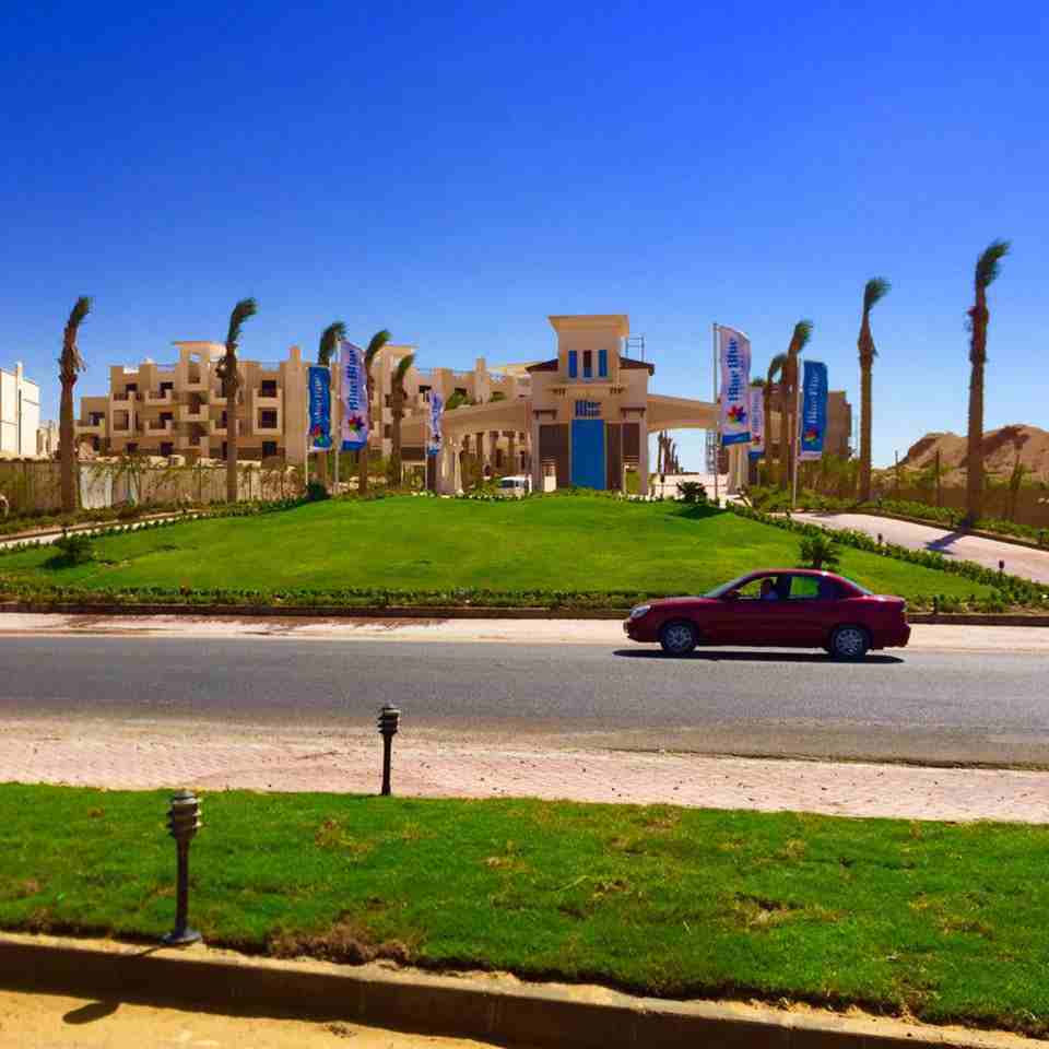 لا تفوت فرصة امتلاك شاليه فورا في العين السخنة 
"شاليهك 115 ارضي (3 غرف منهم غرفة ماستر +2حمام +ريسبشن + مطبخ امريكي + لوبي + تراس+ حديقة ) 
وبمقدم285 الف فقط والباقي بالتقسيط المريح جدا  
مستني...