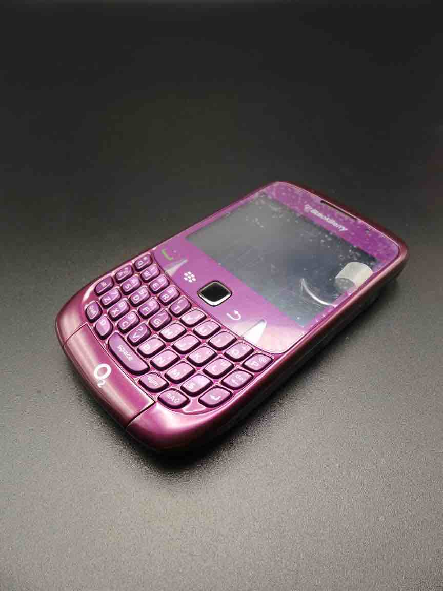 كيرڤ ٨٥٢٠ بلاك بيري جديد زيرو وارد الخارج متحطش فيه خط متوفر توصيل

Purple Blackberry curve 8520 لون موڤ متوفر الأسود كمان 

موديلات  جديده زيرو متحطش فيه شريحه اطلاقا

وارد الخارج يدعم اللغه العربيه...