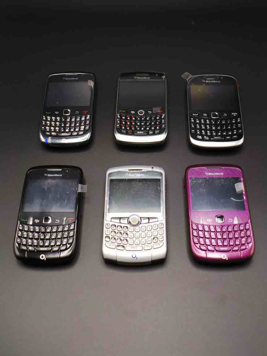 blackberry brand new Europe version original 100 percent 
جميع الموديلات جديده زيرو أصليه يعني مش كوبي ولاتجميع ولا 

اعاده تصنيع

متحطش فيها شريحه بلزقه الشاشه الاصليه

متوفر توصيل وشحن لجميع المحافظ...