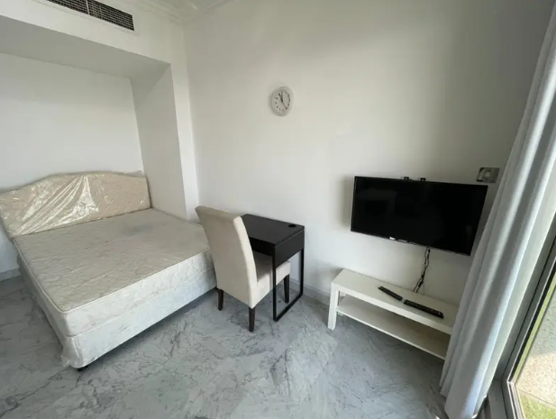 Renovated Room W/Balcony | No Cheques Required