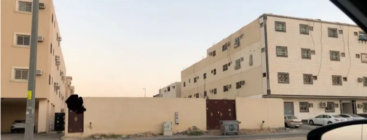 حوش تجاري للبيع