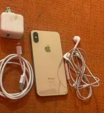 Iphone xs 64 Gb gold

Iphone xs 64 Gb gold colour
Battery percentage :78 percent.
Mobile working perfect never opened.
Face id working comes with original accesseries.
Price:125kd
Call:94045889
