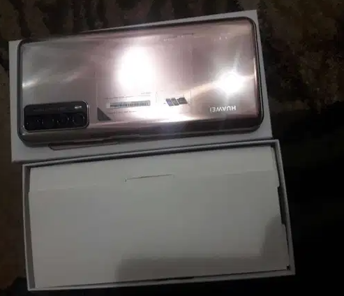 تليفون هواوى y7a جديد كفاله سنه مع كل اغراضو وبوكس فيه وصله شاحن وشنطه