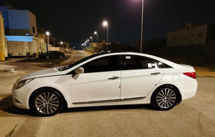 للبيع سوناتا 2012 نص فل
-السيارة:  هونداي - سوناتا     
-الموديل:  2012                
-القير:  أوتوماتيك           
-الوقود:  بنزين               
-الحالة:  مستعملة
للبيع سوناتا 2012 شرط بدي والمحرك...
