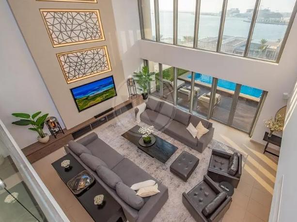 Beautifully remodelled podium villa + private pool

Truly unique corner property ensuring privacy yet having amazing views!
Remodeled and customized with designer kitchen and specialist joinery throug...